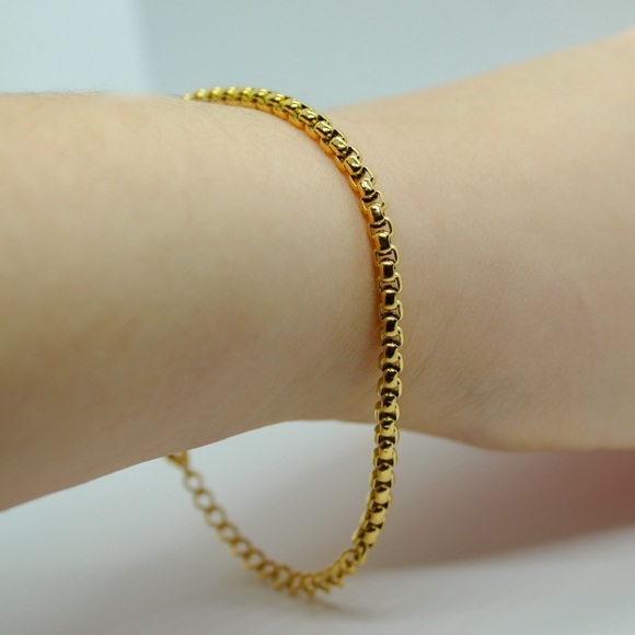 Large Box Chain Bracelet - Picture 5 of 6